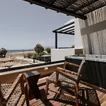 Onym Curated فيلة