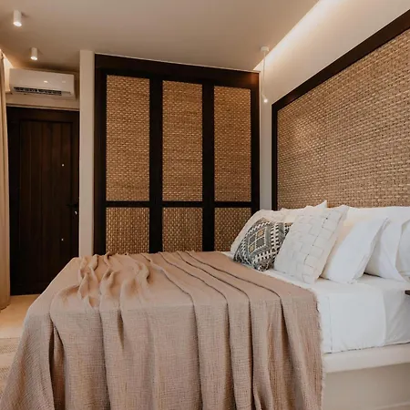 Willa Onym Curated *