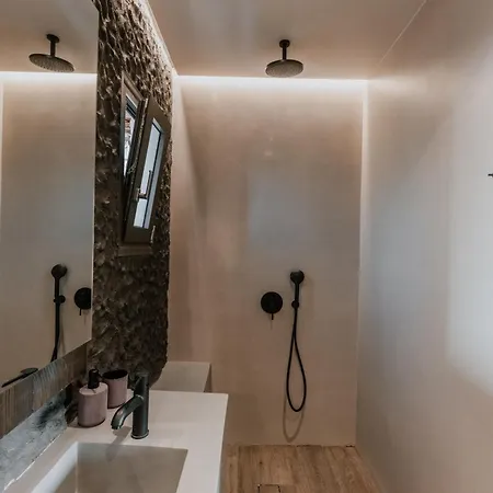 Onym Curated Willa Pláka