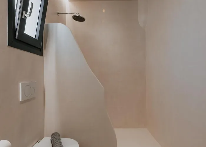 Onym Curated Villa Pláka