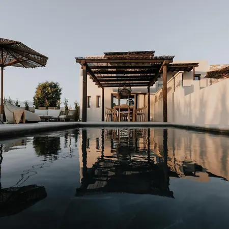 Onym Curated Villa Pláka