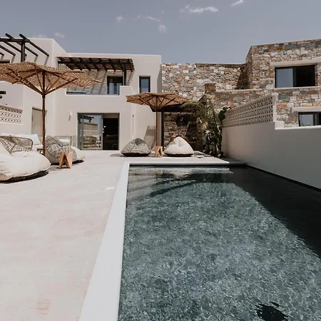 Villa Onym Curated