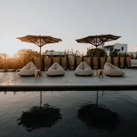 Villa Onym Curated