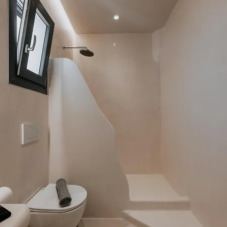 Onym Curated Villa Pláka