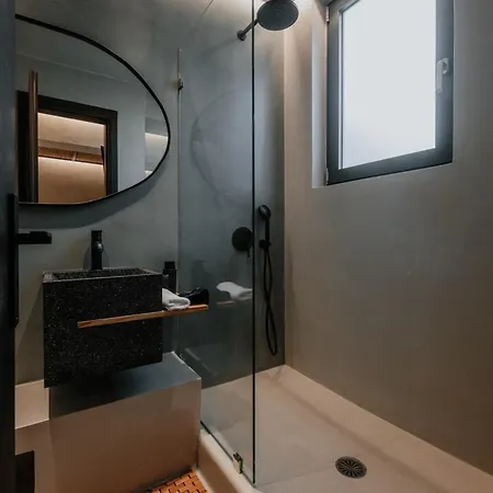 Villa Onym Curated *