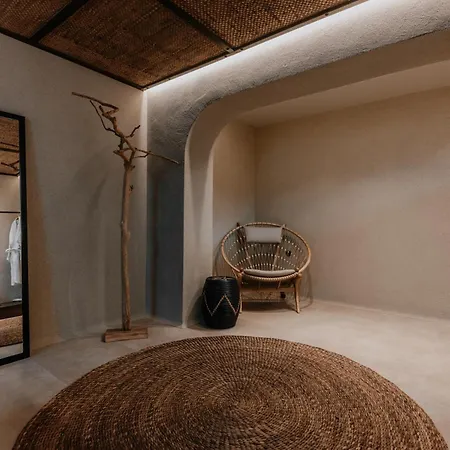 Onym Curated * Pláka