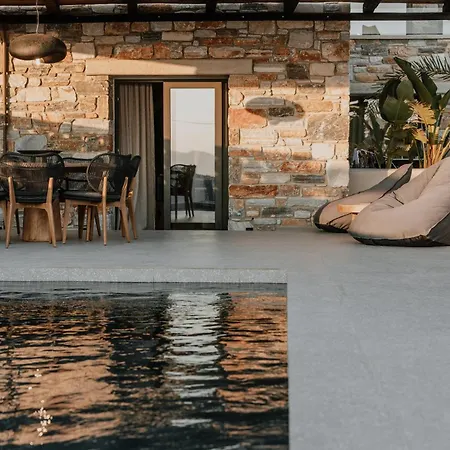 Onym Curated Villa Pláka