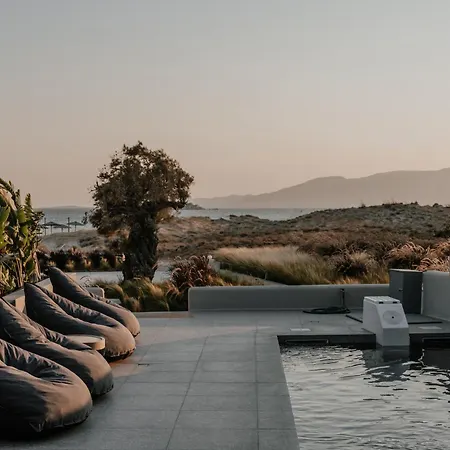 Villa Onym Curated