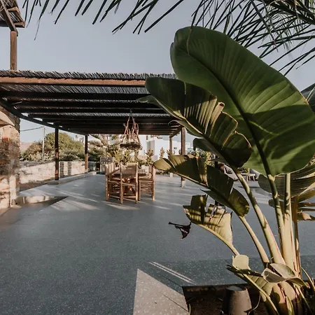Onym Curated Villa Pláka