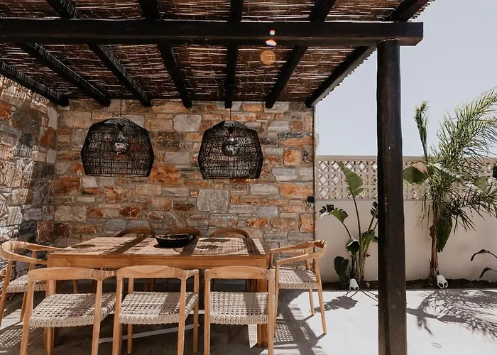 Onym Curated Willa *